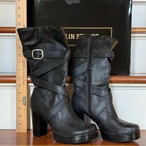 Black boot.size 6